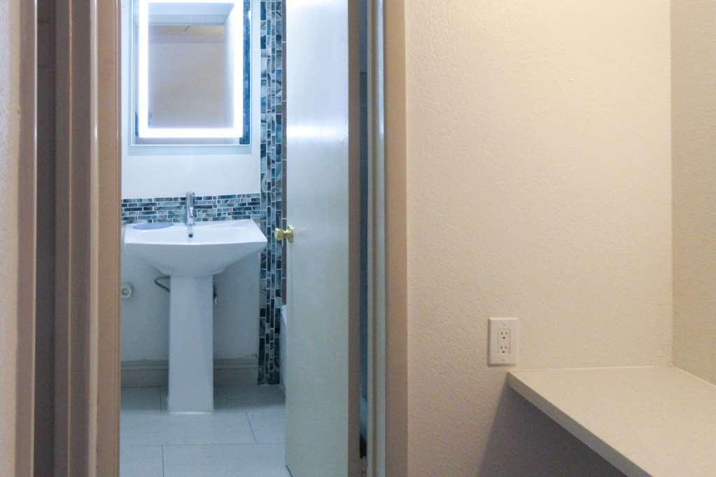 Clarion Pointe Fresno Near Yosemite Hotel Bilik gambar