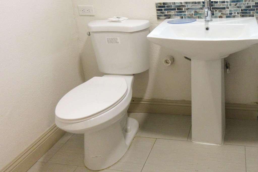 Clarion Pointe Fresno Near Yosemite Hotel Bilik gambar