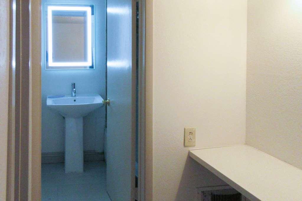Clarion Pointe Fresno Near Yosemite Hotel Bilik gambar