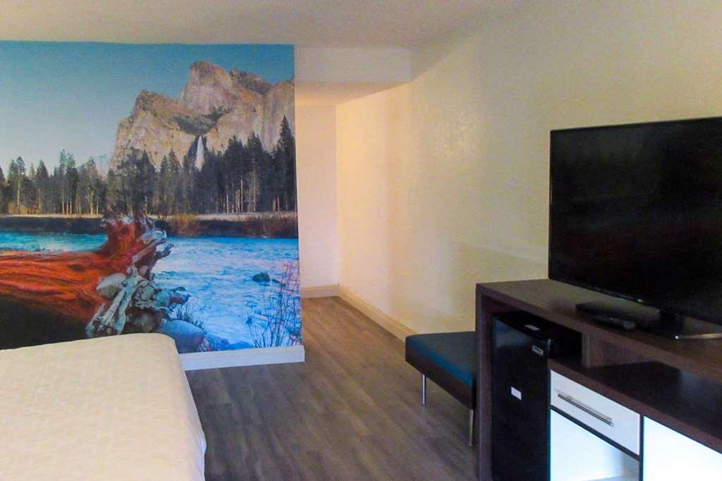 Clarion Pointe Fresno Near Yosemite Hotel Bilik gambar
